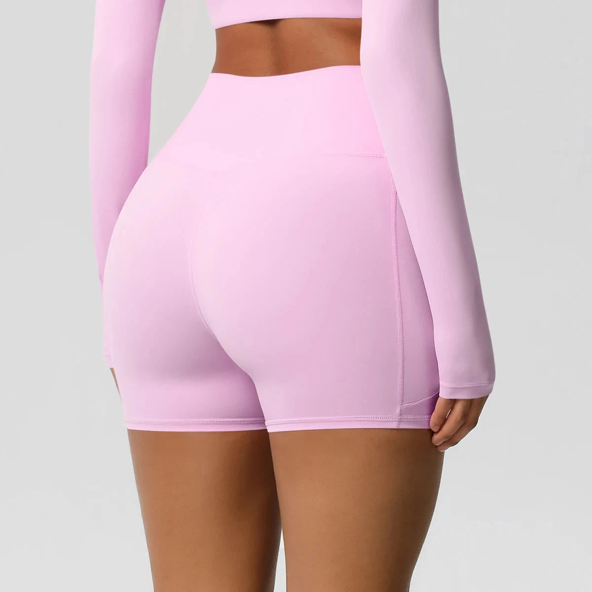 High-waisted women's bicycle yoga pants with pockets, quick-drying, breathable fabric, gym push-up design, suitable for fitness and cycling.