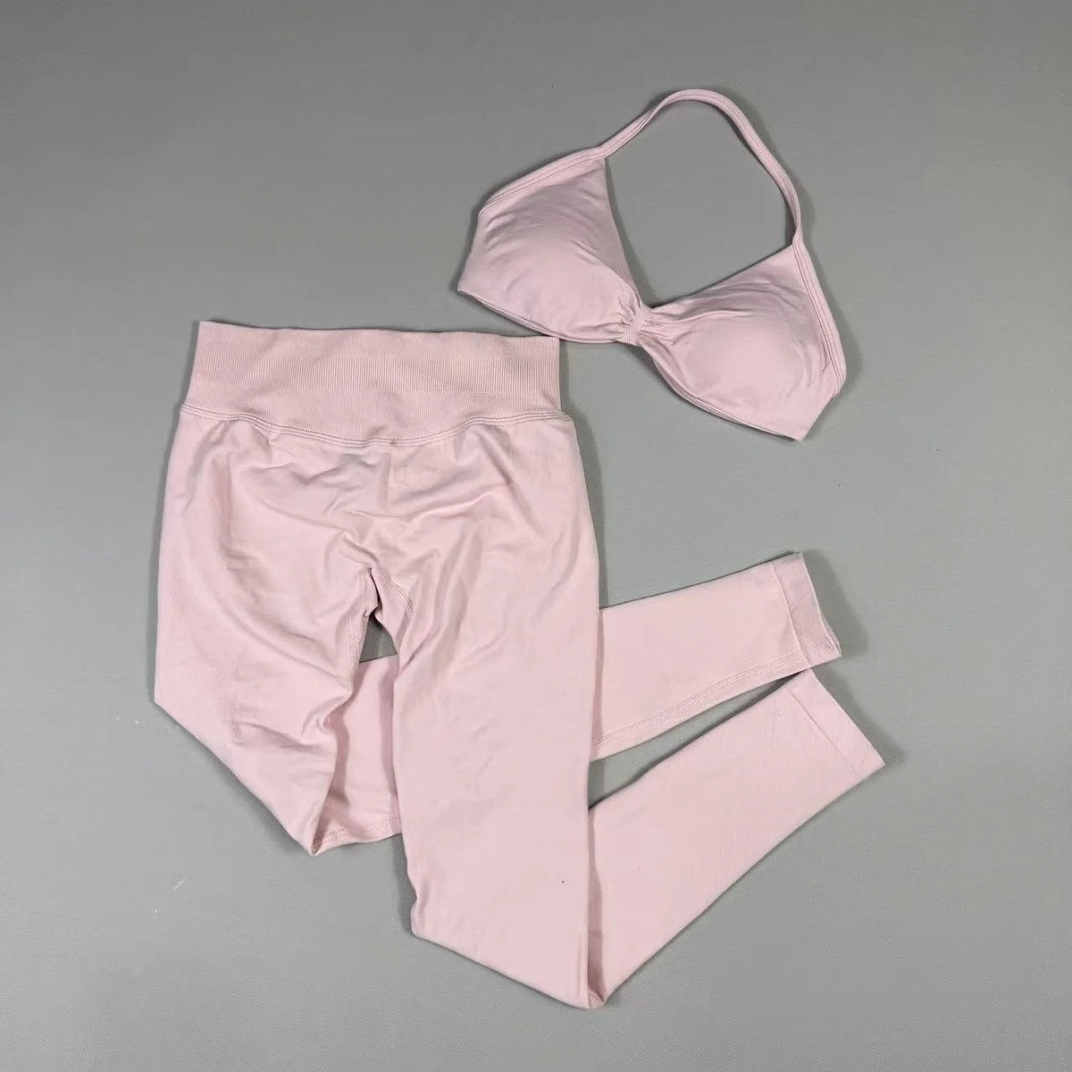 Women's seamless yoga set with halter neck sports bra and high-waisted lifting leggings, two-piece fitness outfit