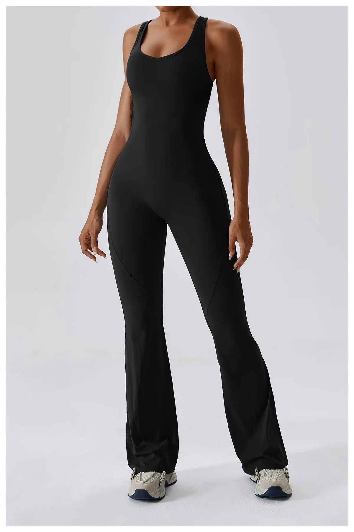 Open back V jumpsuit gym set for women, sporty fitness romper with stretch fabric, ideal for yoga, training, and workout sessions.