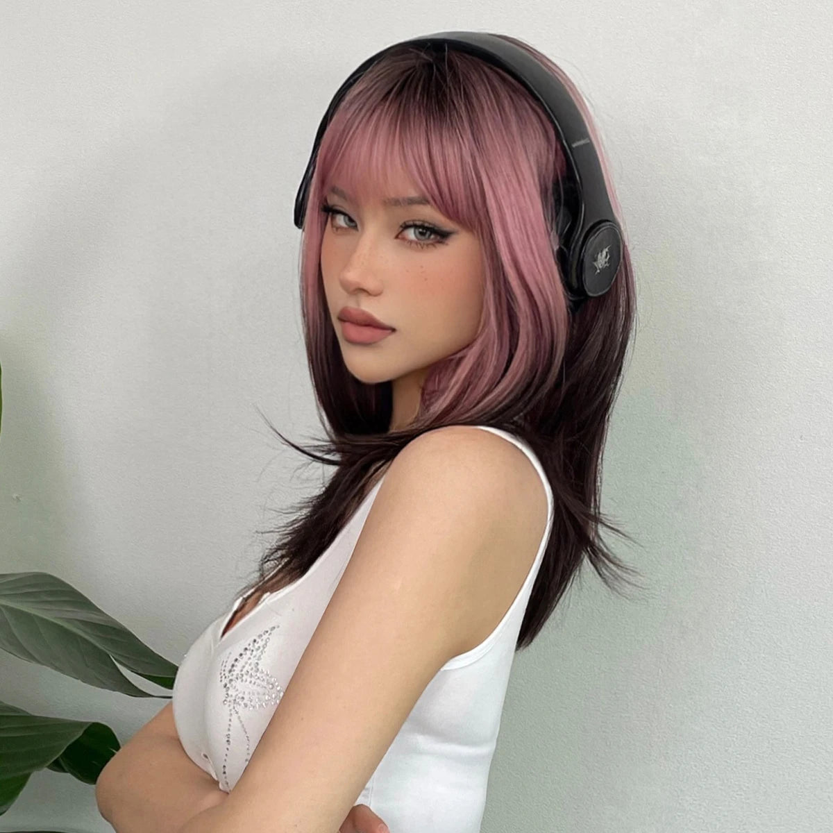 Long layered black and pink ombre synthetic wig for women, straight with mixed colors, ideal for cosplay and accessories.