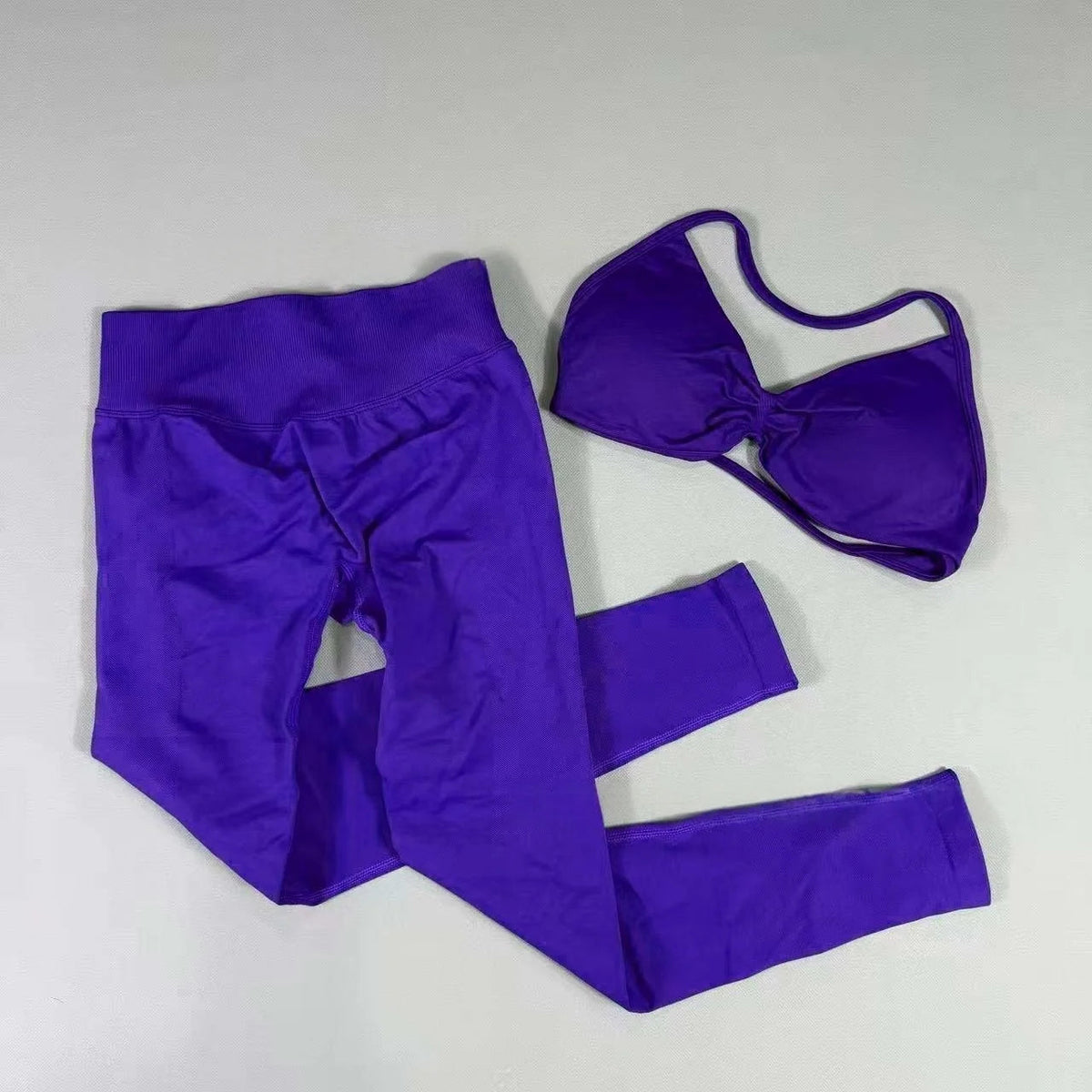 Women's seamless yoga set with halter neck sports bra and high-waisted lifting leggings for workouts