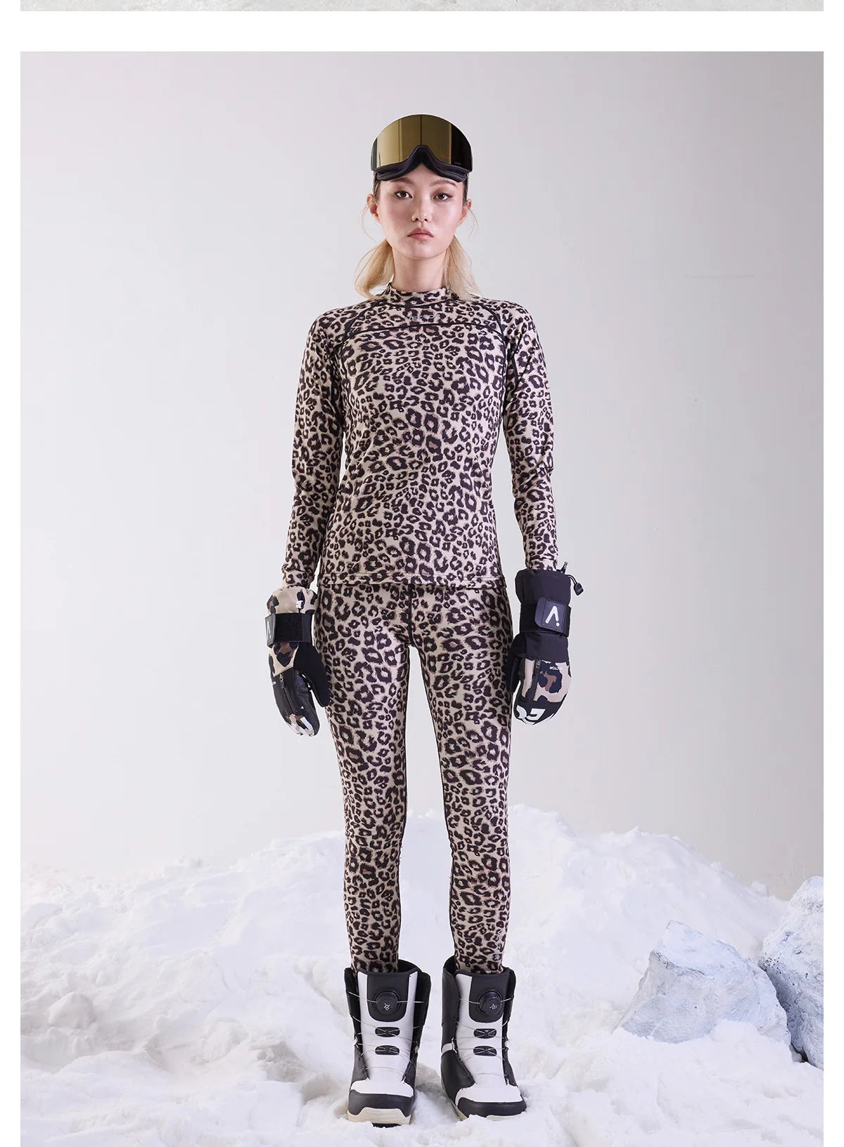 Women's 2-piece winter ski base layer set by The Clothing Company Sydney with microfiber fleece thermal underwear and pants.