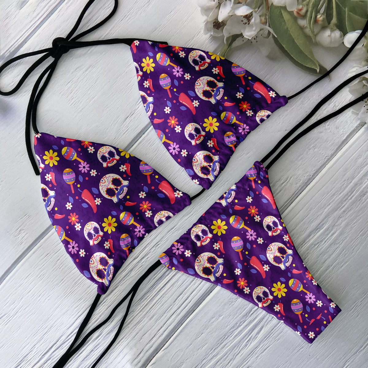 Women’s backless 2-piece bikini set with skull print, low waist design, perfect for beach surfing and vacation swimwear.