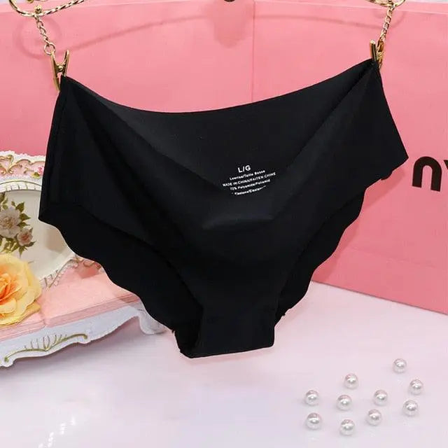 Seamless women's briefs by The Clothing Company Sydney, ultra-thin, soft, with trimming ruffles for a comfortable, traceless fit.