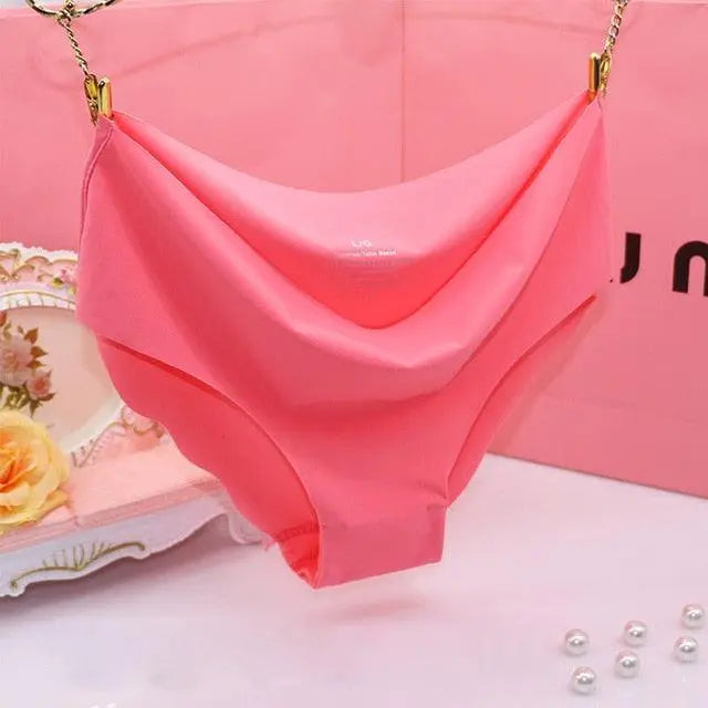 Seamless women's briefs by The Clothing Company Sydney, ultra-thin, traceless trim, ruffled soft underwear with a comfortable fit.