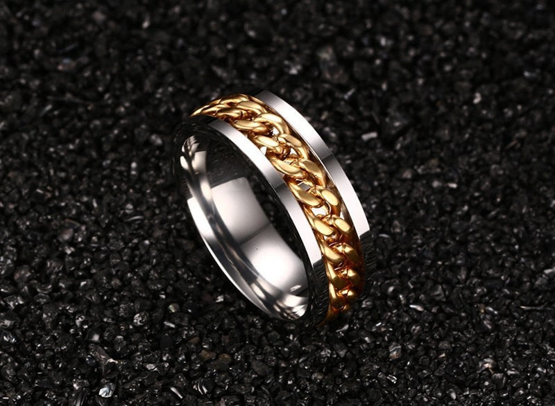 Black chain ring for men by Vnox, featuring a punk titanium steel design, suitable for finger jewelry and edgy fashion.