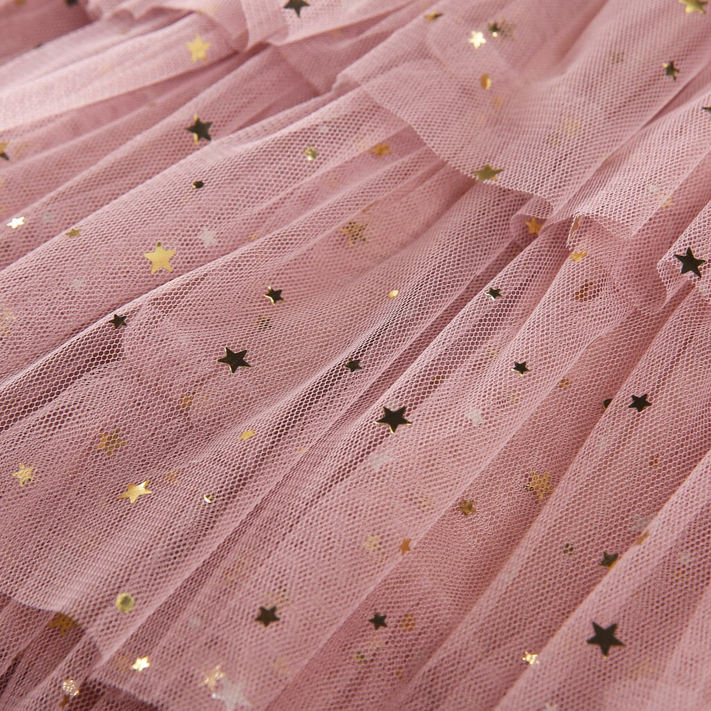 Kids girls summer princess beach dress with sleeveless layered tulle, floral accents, perfect for birthday parties and casual outings.