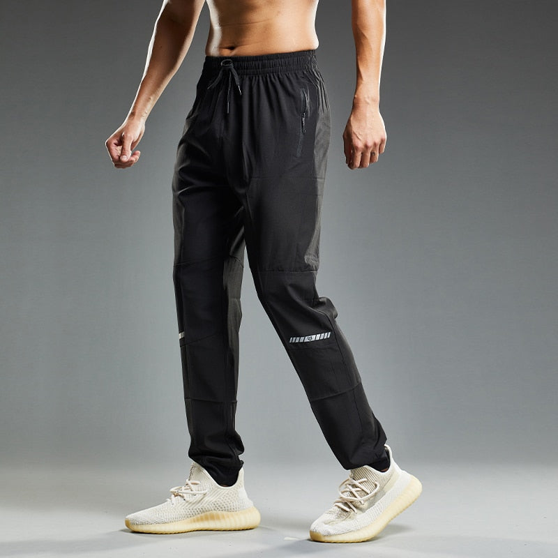Men's quick-drying sports running pants with zipper pockets, ideal for training, jogging, and fitness activities.