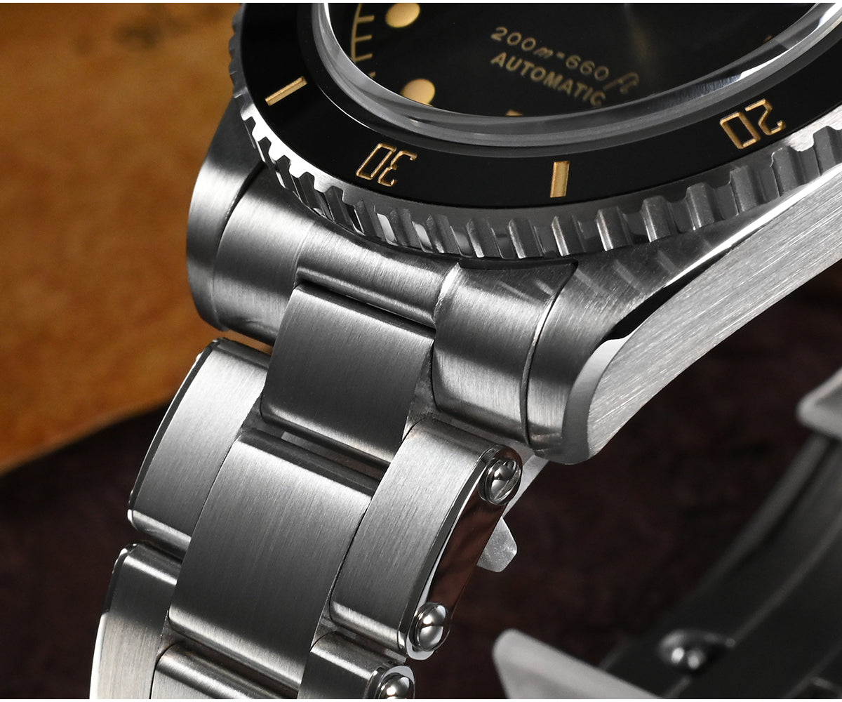 San Martin men's 38mm diver watch with retro design, luminous dial, sapphire crystal, NH35 automatic movement, water-resistant 20Bar