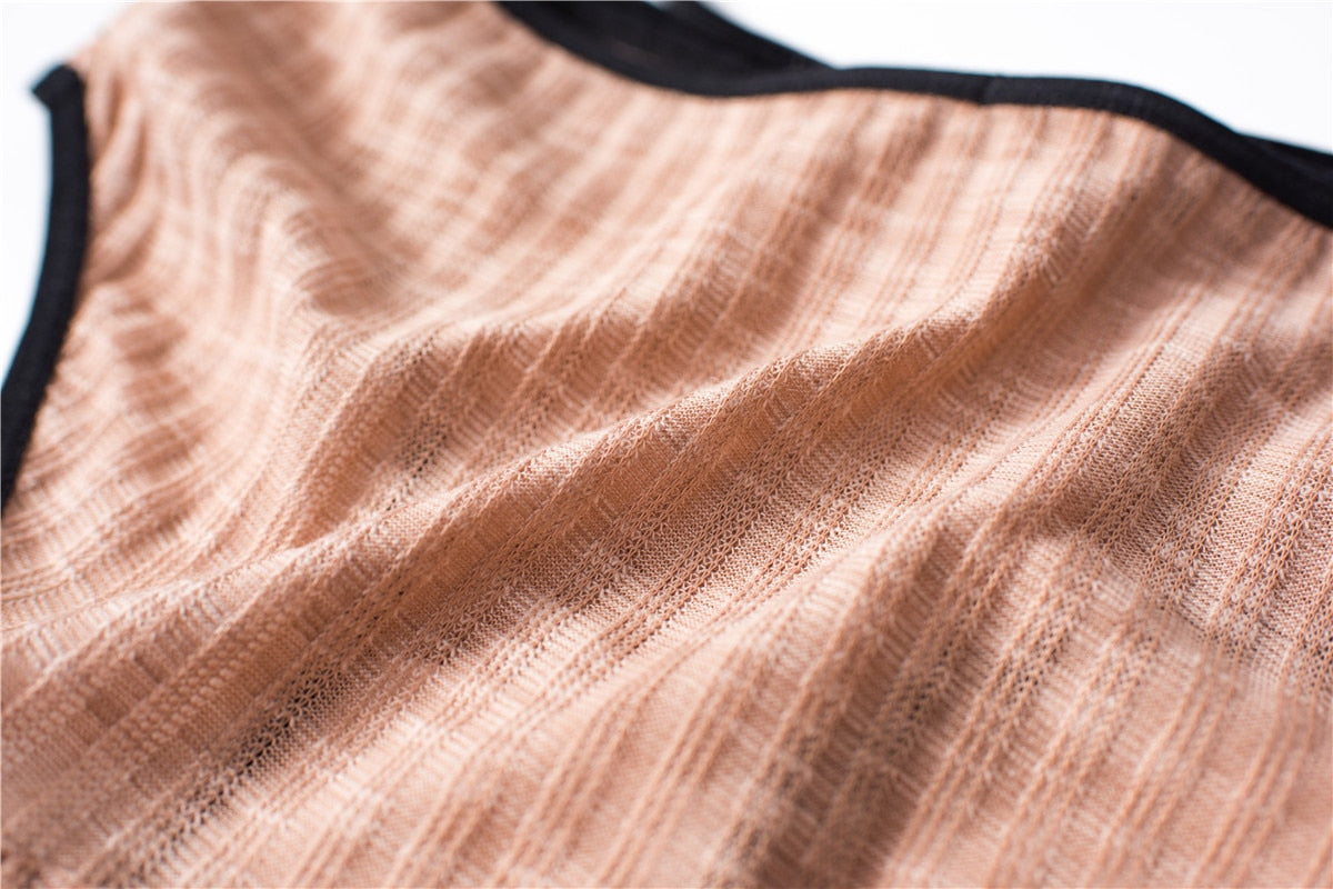 Seamless cotton girls' briefs by The Clothing Company Sydney, breathable casual underwear for women, featuring comfortable fit and simple design.