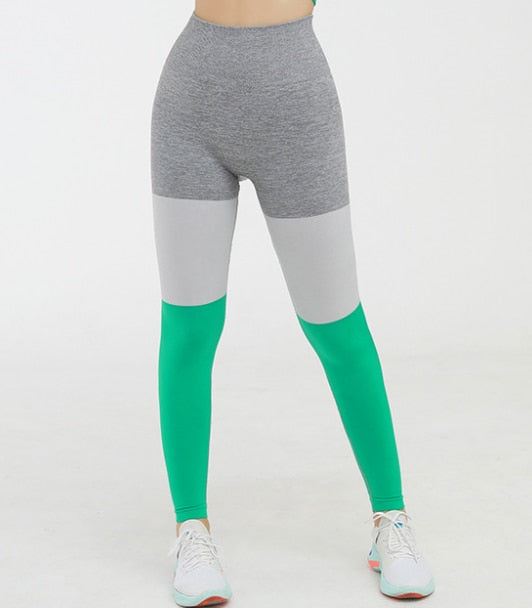 Seamless 2-piece sports suit set from The Clothing Company Sydney with athletic leggings and sports bra for yoga and gym workouts.