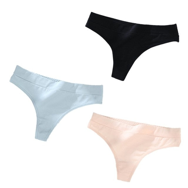 Three-pack of The Clothing Company Sydney sexy thong panties, low-rise G-string underwear for women, string and lace design.