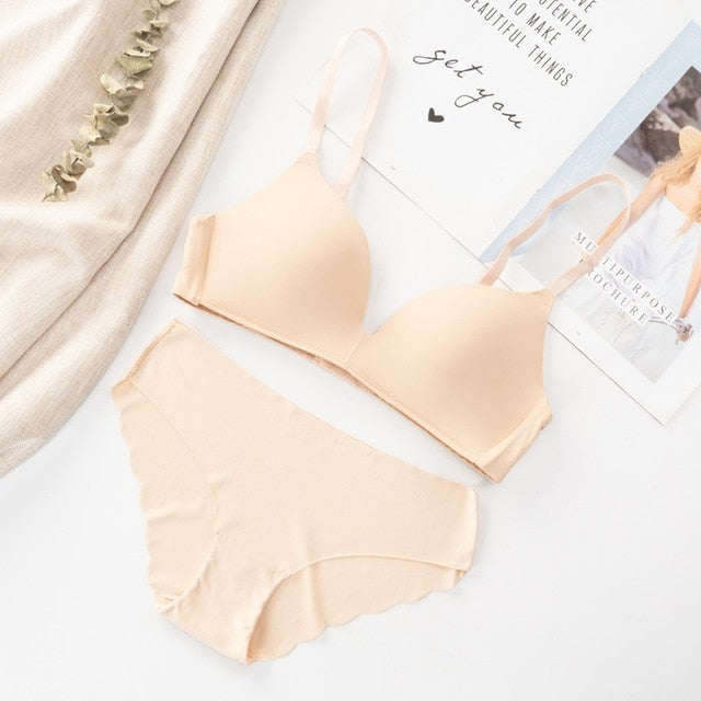 Seamless wireless bra and underwear set by The Clothing Company Sydney, with adjustable straps, simple style, and comfortable fit.