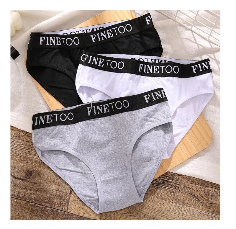 Two pairs of The Clothing Company Sydney women's cotton seamless briefs in solid colors, low waist, breathable and comfortable.