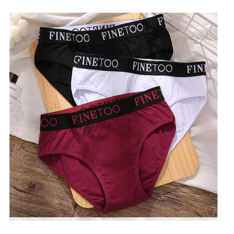 Two pairs of The Clothing Company Sydney cotton seamless briefs in solid colors, low waist, breathable and comfortable women's underwear