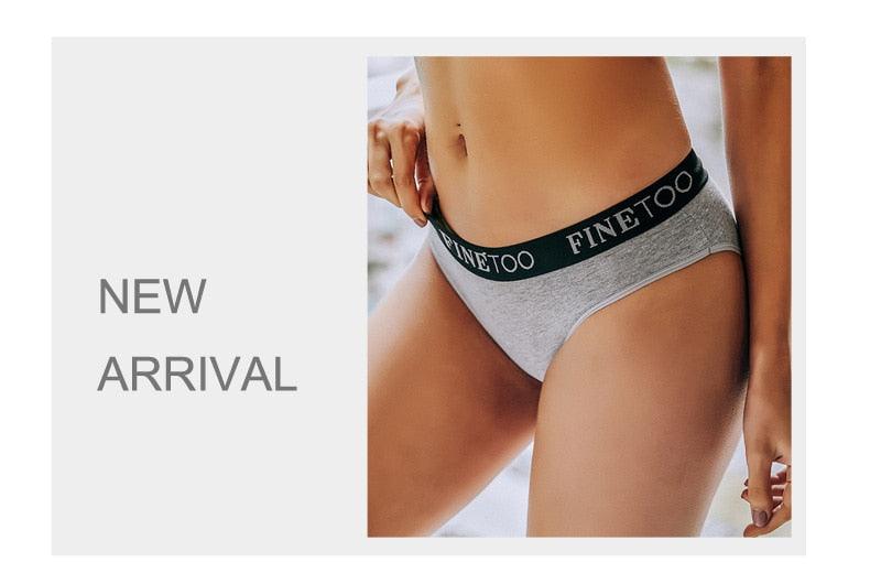 Two-pack cotton seamless briefs from The Clothing Company Sydney, low waist, breathable solid color panties with comfortable fit.