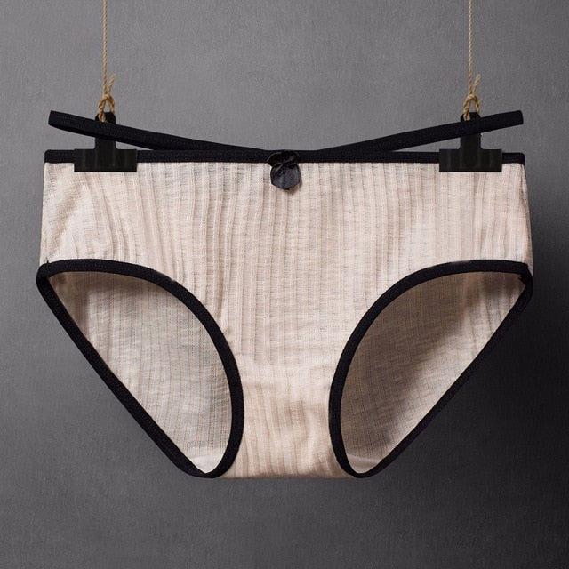 Cotton seamless girls' briefs from The Clothing Company Sydney, breathable and comfortable female casual underwear.