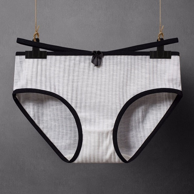 Girls' seamless cotton underwear briefs from The Clothing Company Sydney, breathable, comfortable lingerie for women.