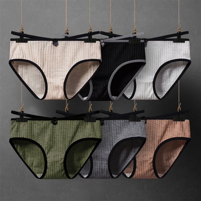 Girls cotton seamless briefs by The Clothing Company Sydney, breathable and comfortable women’s casual underwear, cotton lingerie panties