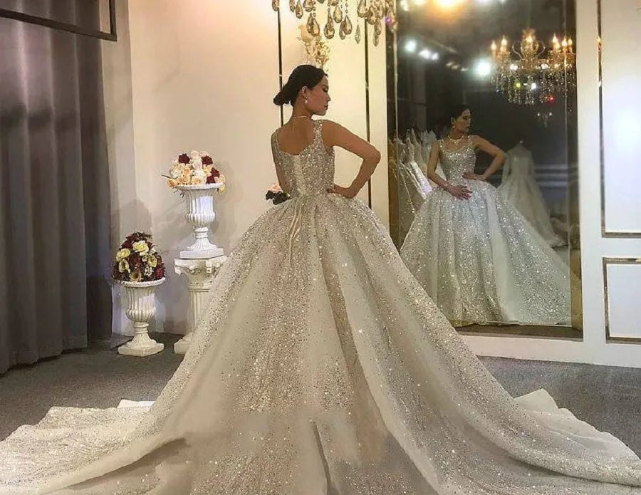 Luxurious Sparkling Sequin Wedding Dress Ball Gown Sleeveless Long Rhinestone Bridal Dress With Court Train Robes