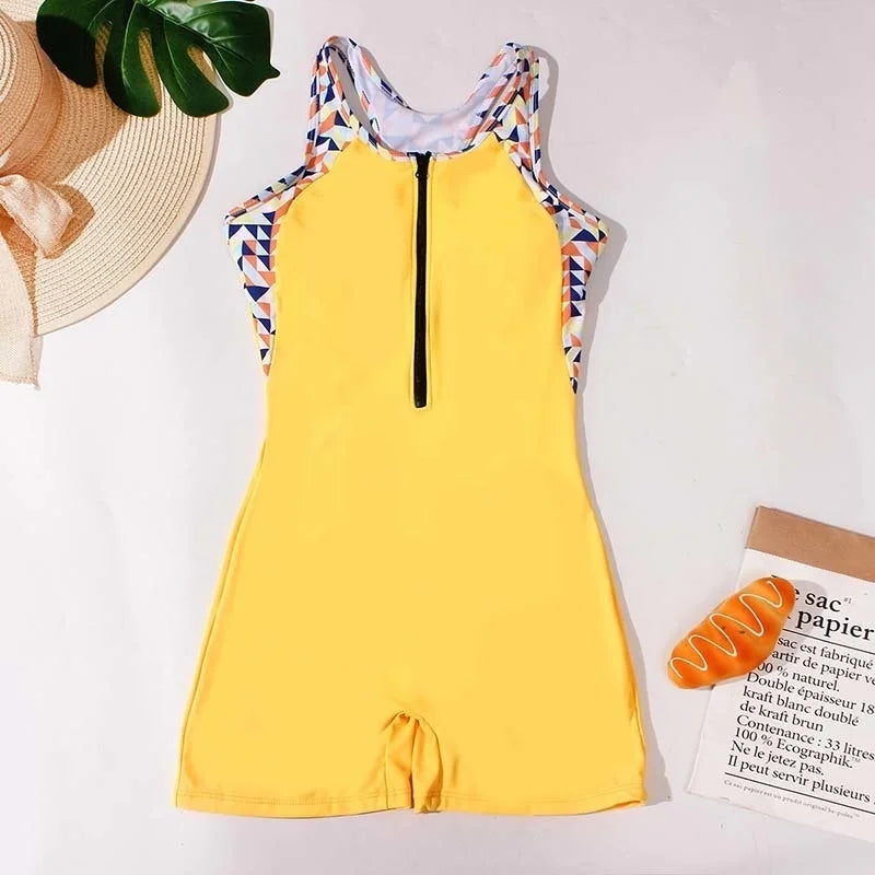 Women's one-piece closed swimsuit bodysuit for swimming and beachwear in a sporty design