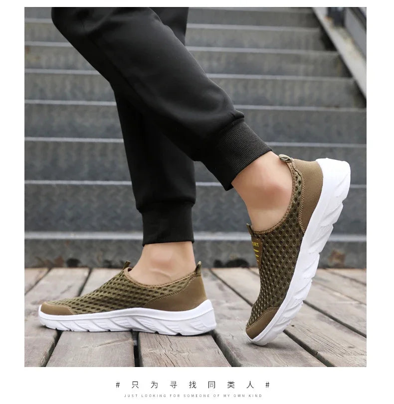 Lightweight Casual Breathable Slip on Male Casual Sneakers Anti-slip Men's Flats Outdoor Walking Shoes