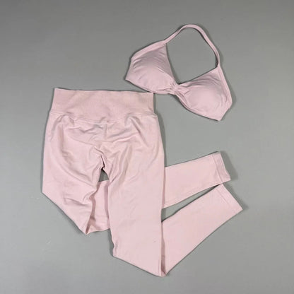 Women's seamless yoga set with halter neck sports bra and high-waisted lifting leggings for gym workouts