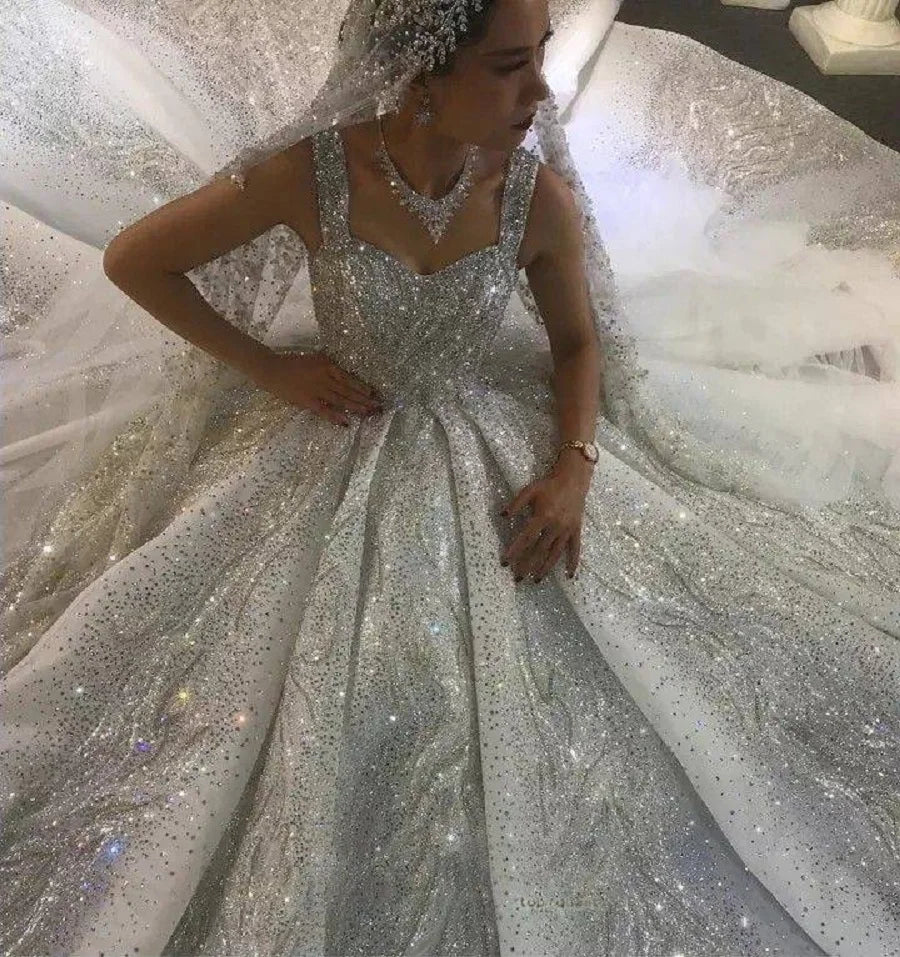 Luxurious Sparkling Sequin Wedding Dress Ball Gown Sleeveless Long Rhinestone Bridal Dress With Court Train Robes