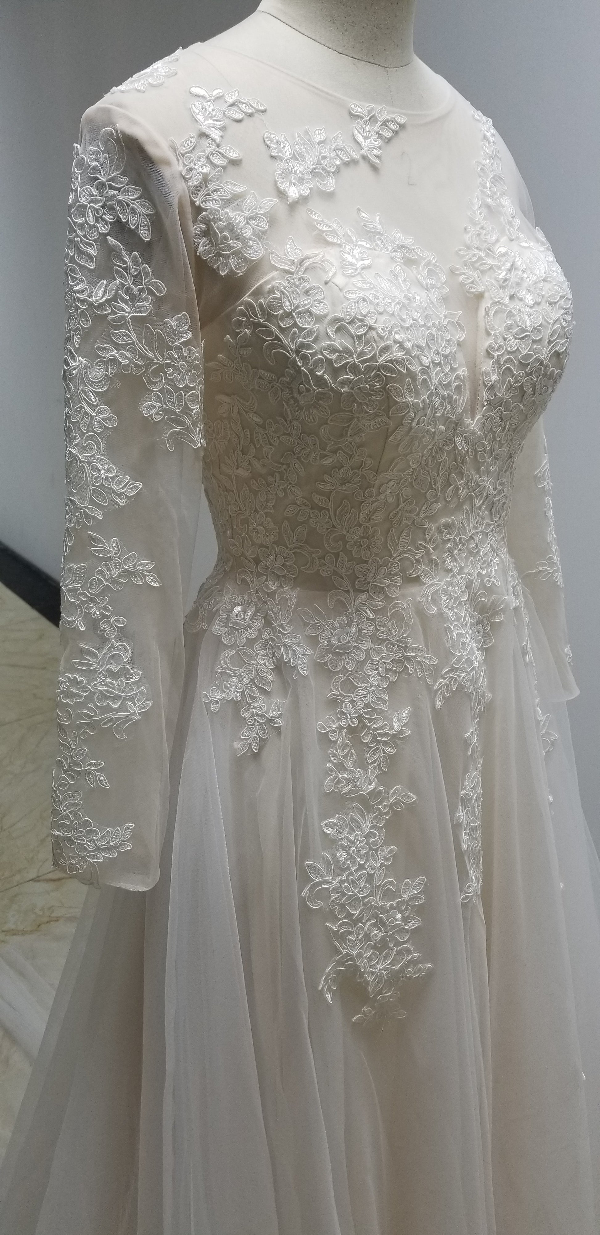 Long Sleeves Tulle A Line Lace Appliques Bridal Wedding Gowns Lace Up Vestido De Noiva Back Button Floor Length Wedding Dress The Clothing Company Sydney